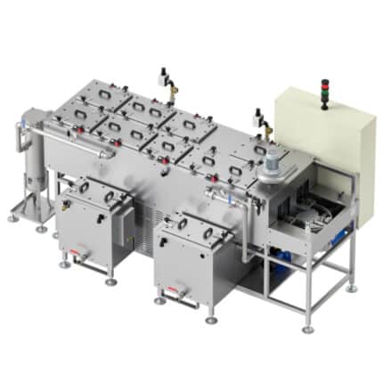 Machine industrielle avec plusieurs compartiments fonctionnels.